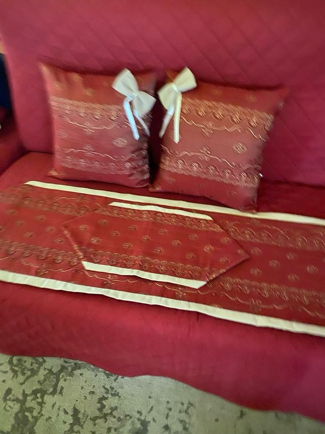 Set 2 Cuscini + 2 Runner Decorativi Rossi