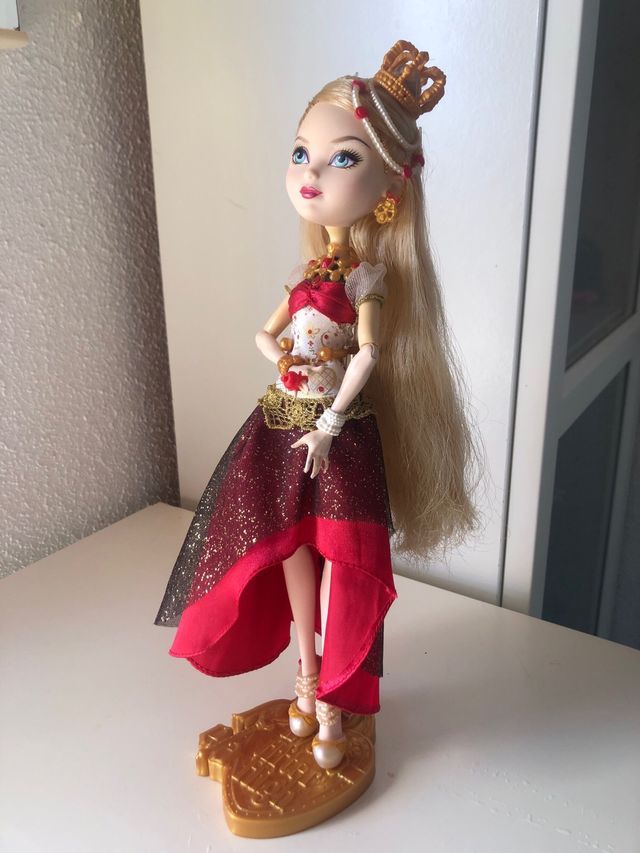 Muñeca Ever After High Apple White