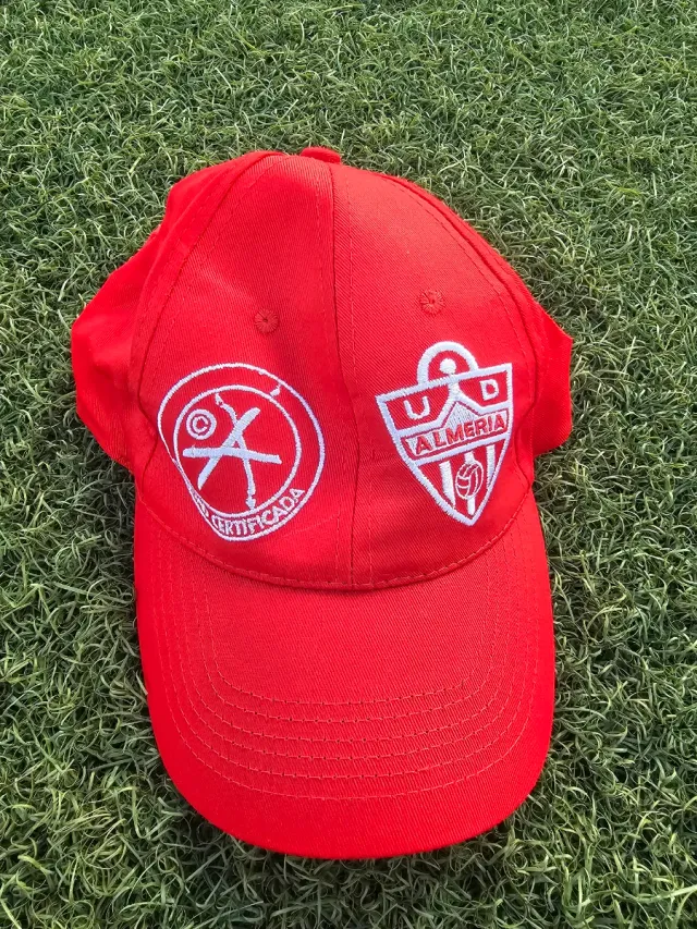 Gorra UD Almería Roja fútbol