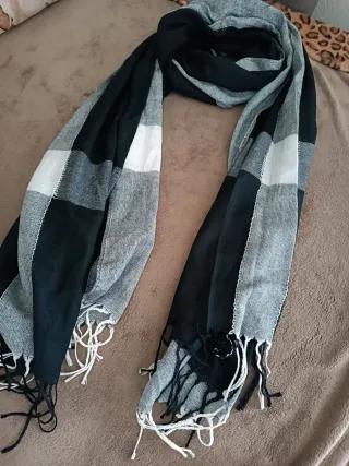 Pashmina a quadri nera e grigia