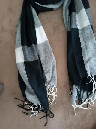Pashmina a quadri nera e grigia