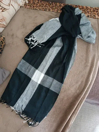 Pashmina a quadri nera e grigia
