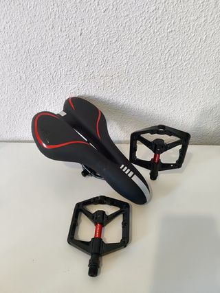 Pack Sillín + Pedales MTB Negro/Rojo NUEVOS