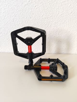 Pack Sillín + Pedales MTB Negro/Rojo NUEVOS