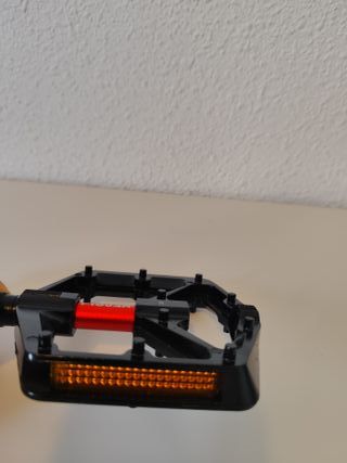 Pack Sillín + Pedales MTB Negro/Rojo NUEVOS