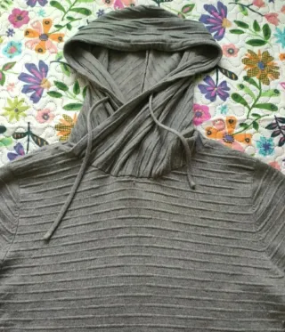 Jersey con capucha gris