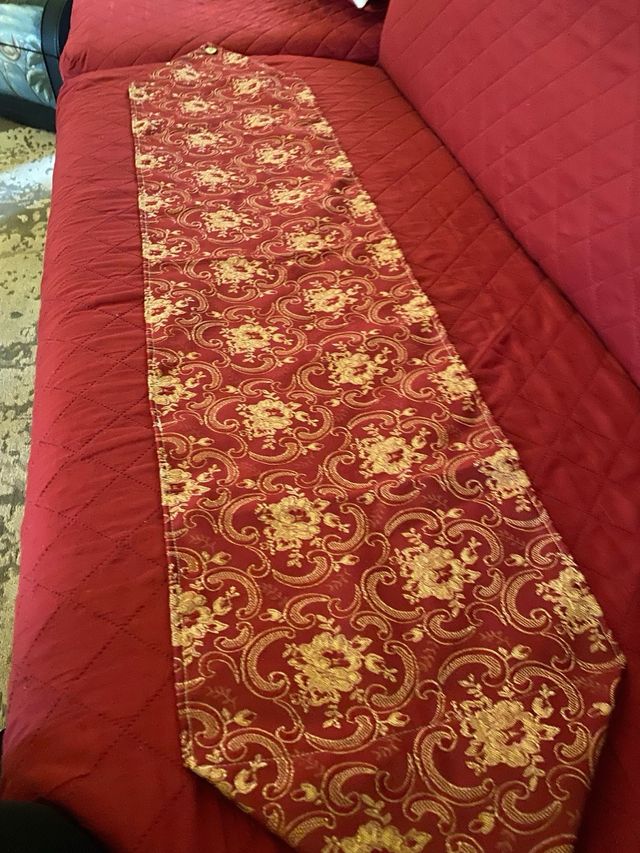 Runner fatto a mano oro e rosso