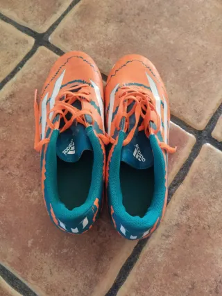 Botas multitacos Adidas Naranja/Verde