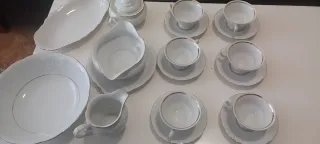 Juego de porcelana blanco y dorado