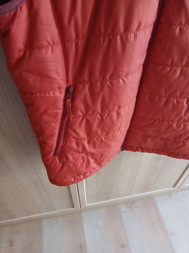 Chaleco acolchado hombre rojo.