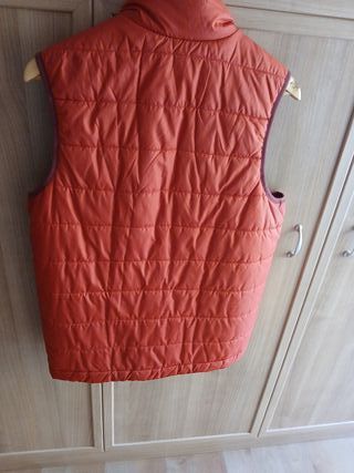 Chaleco acolchado hombre rojo.