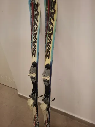 Esquís infantiles Atomic 140 cm, estan muy bien