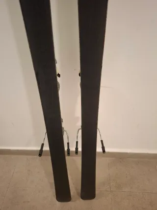 Esquís infantiles Atomic 140 cm, estan muy bien