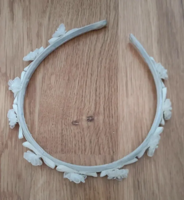 Diadema ceremonia flores y perlas