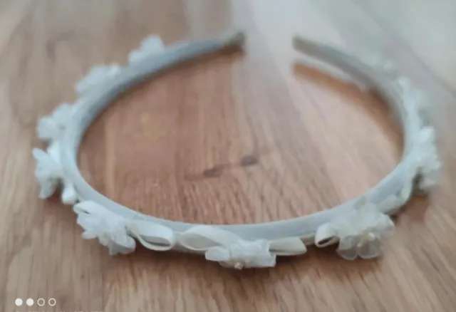 Diadema ceremonia flores y perlas