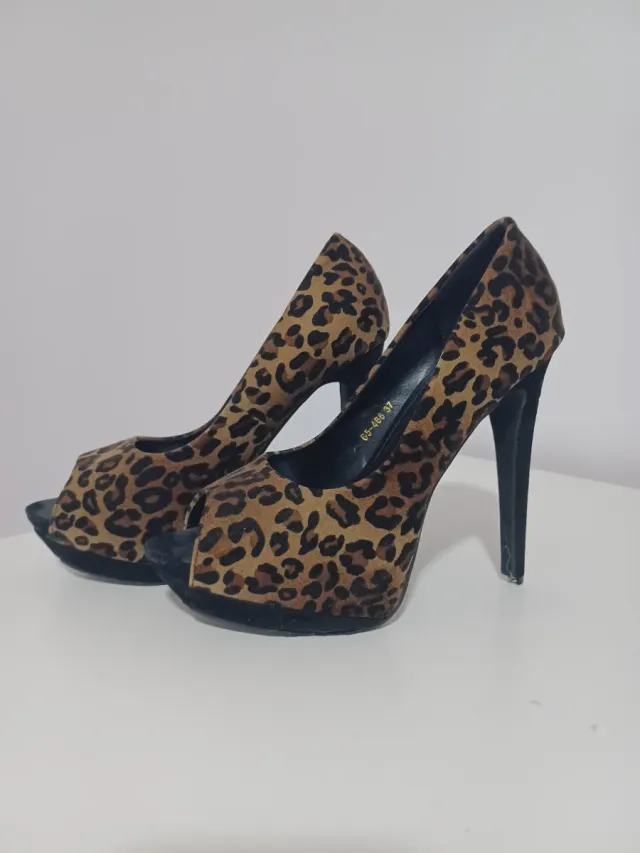 Zapatos tacón leopardo peep toe talla 37