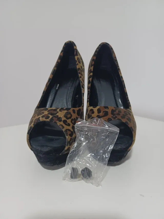 Zapatos tacón leopardo peep toe talla 37
