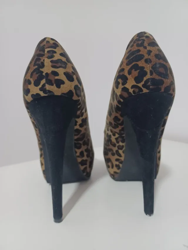 Zapatos tacón leopardo peep toe talla 37