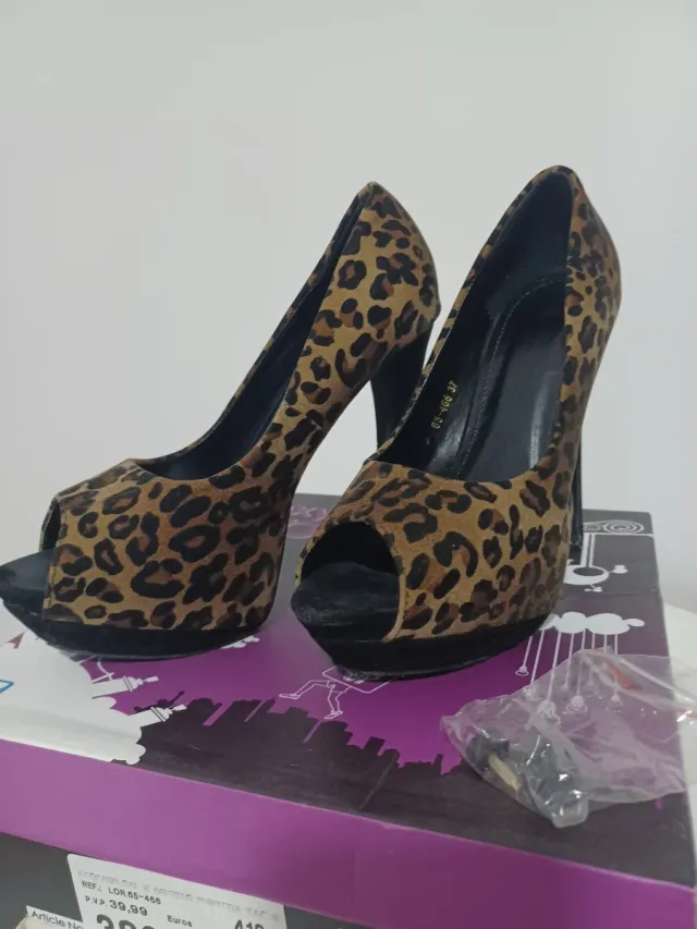 Zapatos tacón leopardo peep toe talla 37