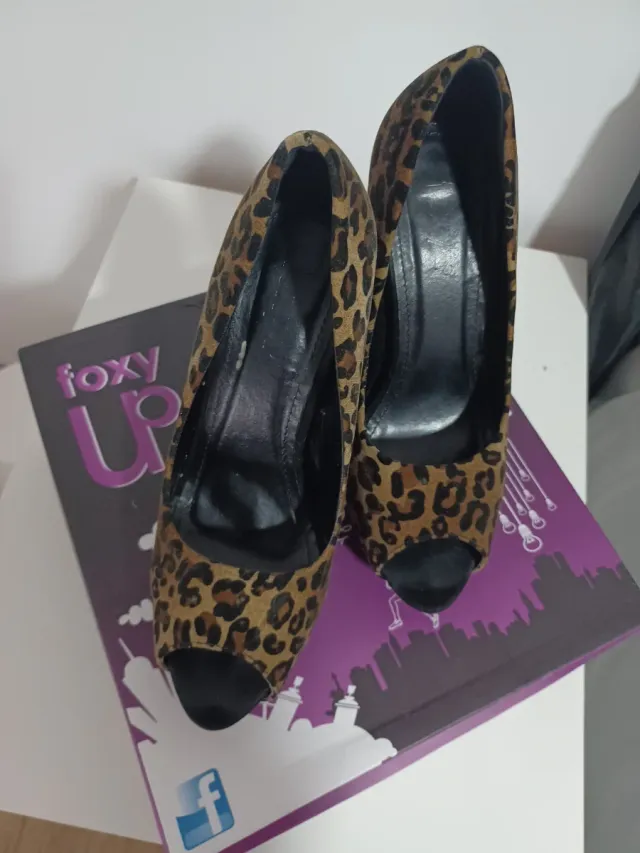 Zapatos tacón leopardo peep toe talla 37