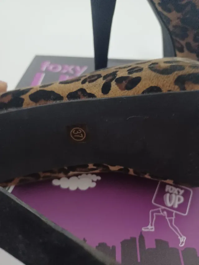 Zapatos tacón leopardo peep toe talla 37