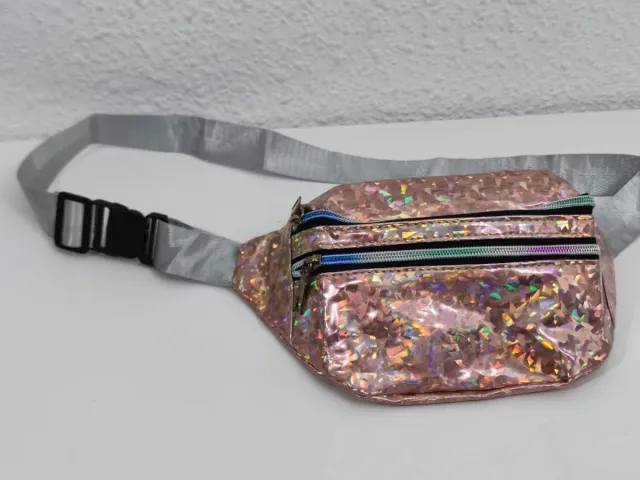 Riñonera con efecto holografico