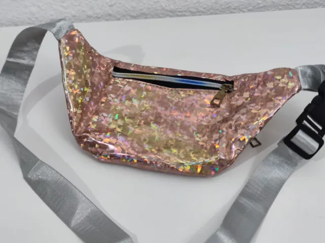 Riñonera con efecto holografico