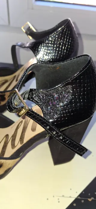 Zapatos de fiesta tacón. leopardo y negro.