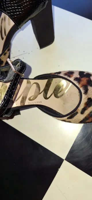 Zapatos de fiesta tacón. leopardo y negro.