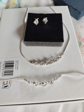 Gargantilla con cristales plateada de bisuteria