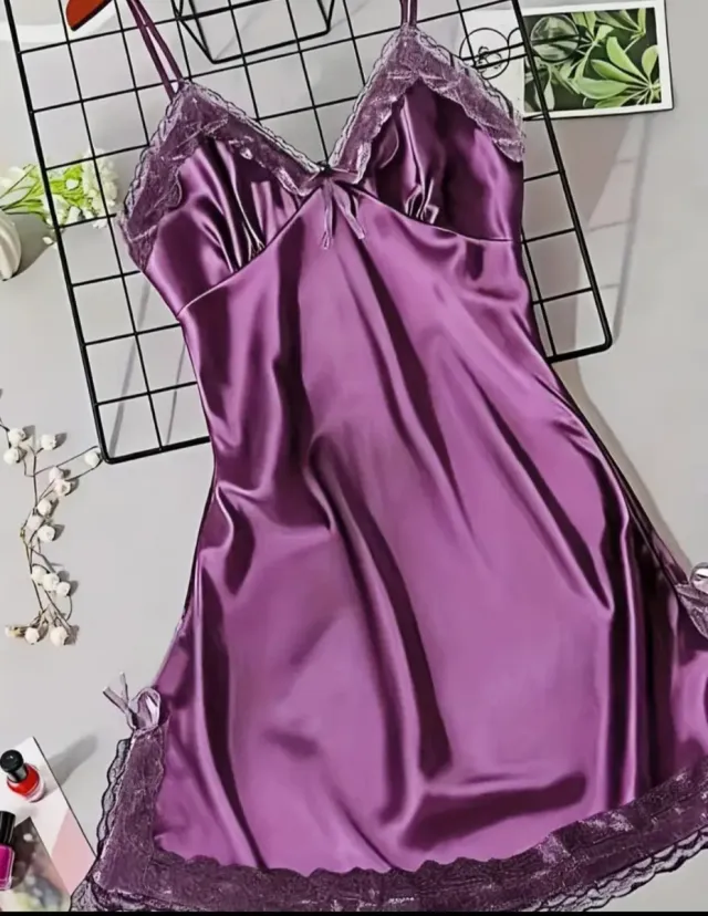 Completo intimo viola in raso con pizzo