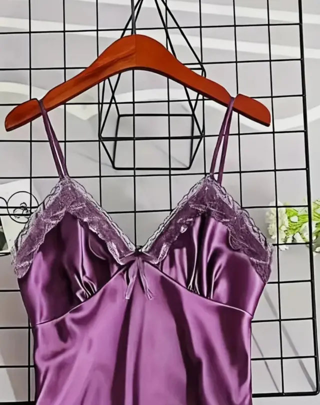 Completo intimo viola in raso con pizzo