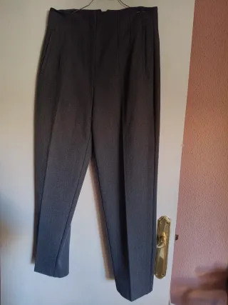 Pantalón Zara Gris Talla 40/L Casi Nuevo .
