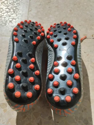 Botas de fútbol multitaco Puma Talla 43