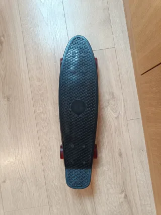 Patinete negro + Casco regalo