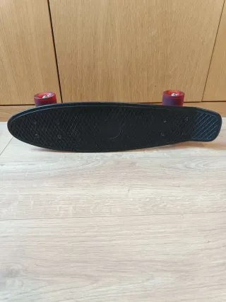 Patinete negro + Casco regalo