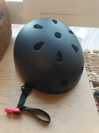 Patinete negro + Casco regalo