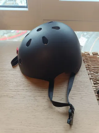 Patinete negro + Casco regalo