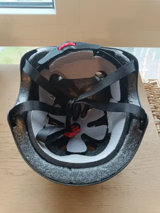 Patinete negro + Casco regalo