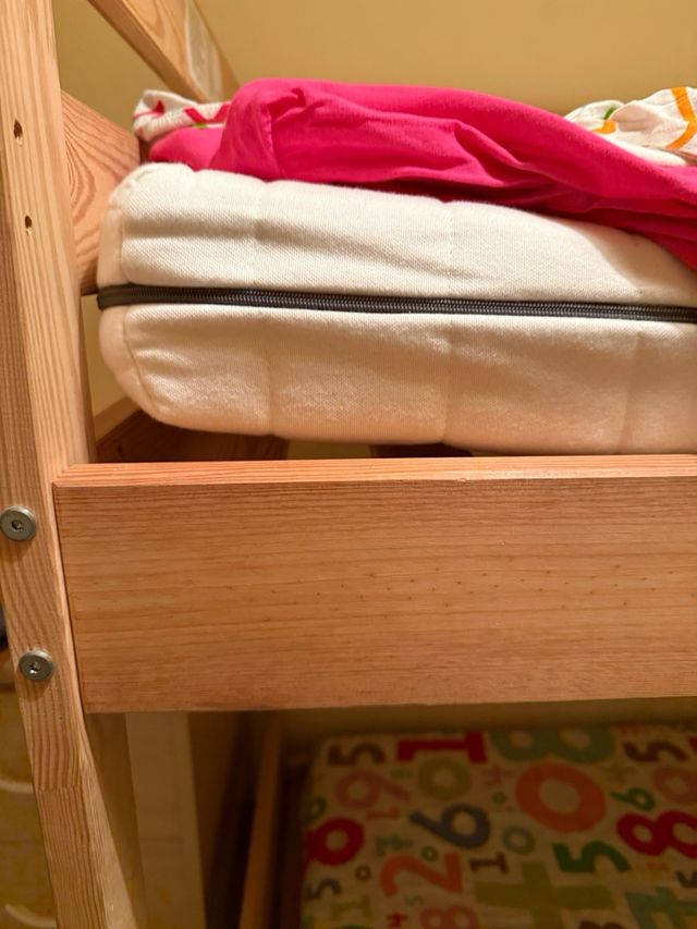 Litera de madera Ikea + colchones casi sin uso