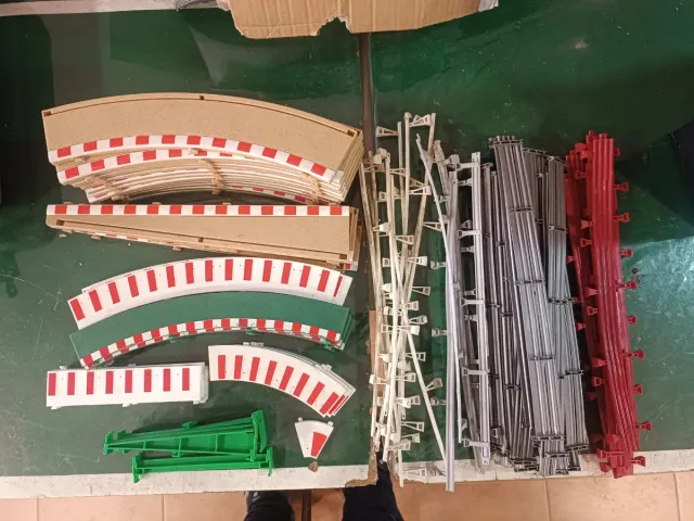 Accesorios Scalextric:  prolongaciones, y Vallas