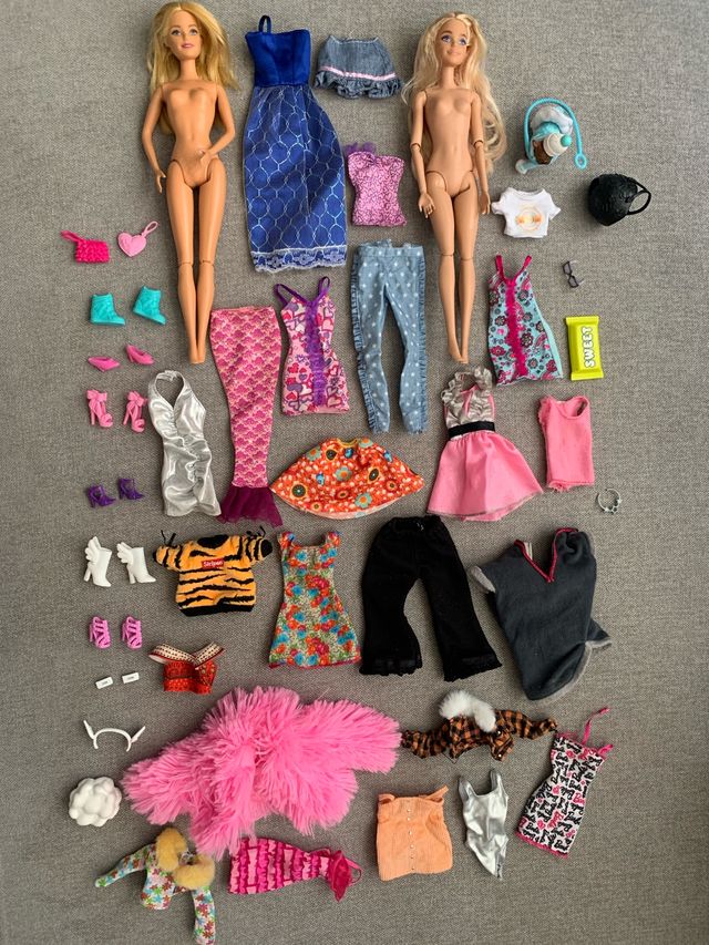 2 Barbies y Ropa Accesorios Muñecas