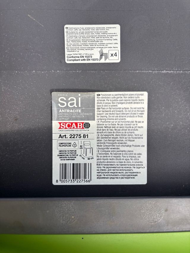 Sillas de hostelería verdes y grises en El Puig