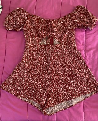 Mono corto floral rojo y blanco