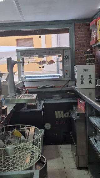 Traspaso Bar con Cocina y Salida de Humos