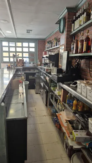 Traspaso Bar con Cocina y Salida de Humos