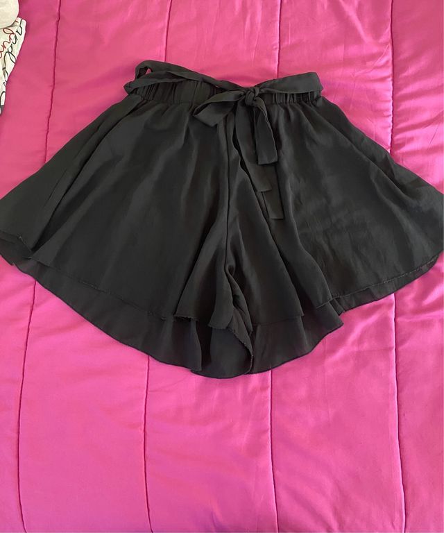 Pantalón corto negro con lazo