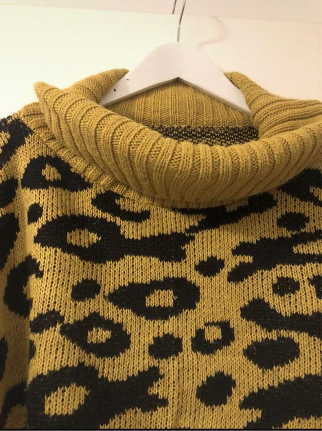 Maglioncino corto maculato collo ciambella