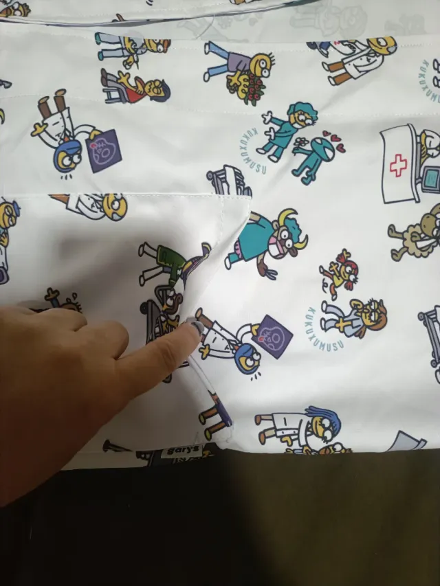 Casaca/blusa sanitaria, estampado kukuxumuso