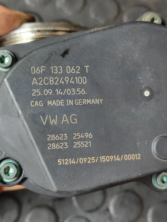 Caja Mariposa VW AG 06F 133 062 T